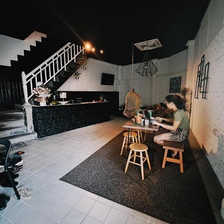 111 Hutton Lane Hostel Джордж Таун Екстериор снимка