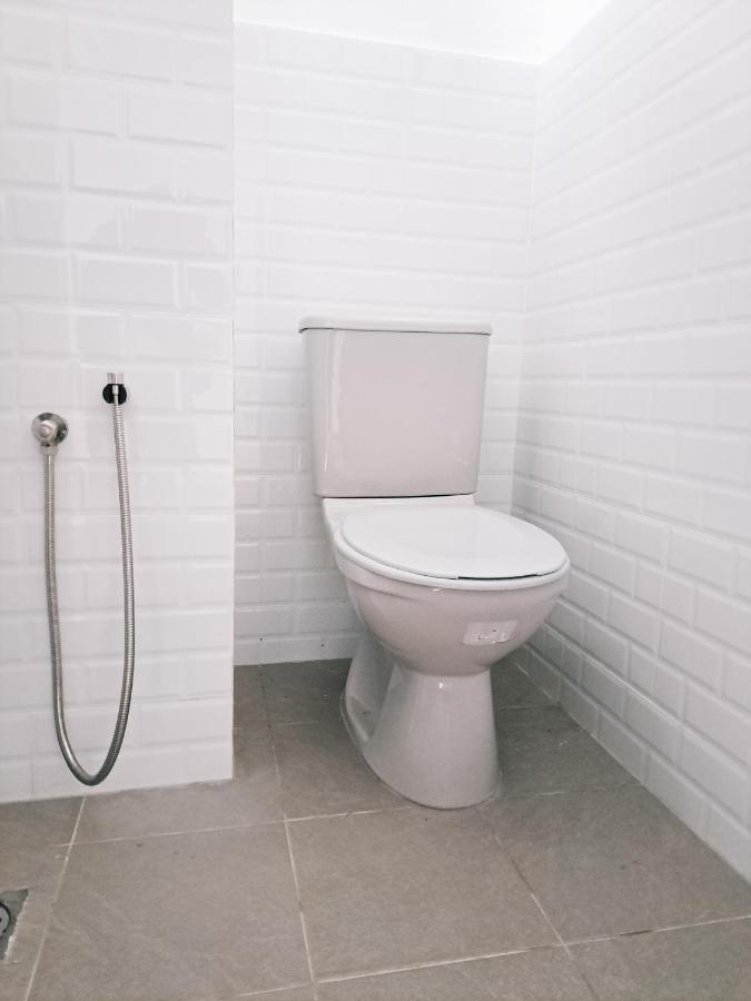 111 Hutton Lane Hostel Джордж Таун Екстериор снимка
