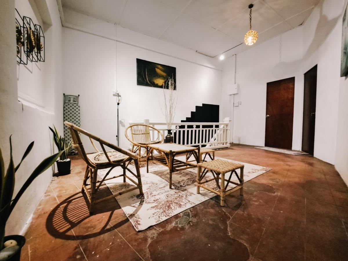 111 Hutton Lane Hostel Джордж Таун Екстериор снимка