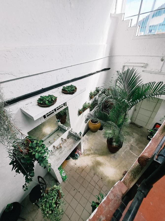 111 Hutton Lane Hostel Джордж Таун Екстериор снимка