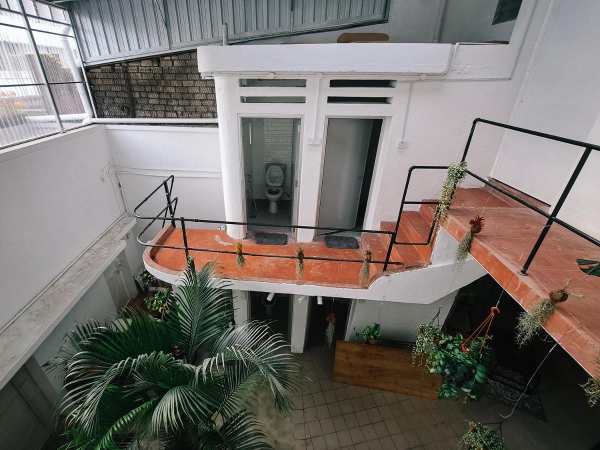 111 Hutton Lane Hostel Джордж Таун Екстериор снимка