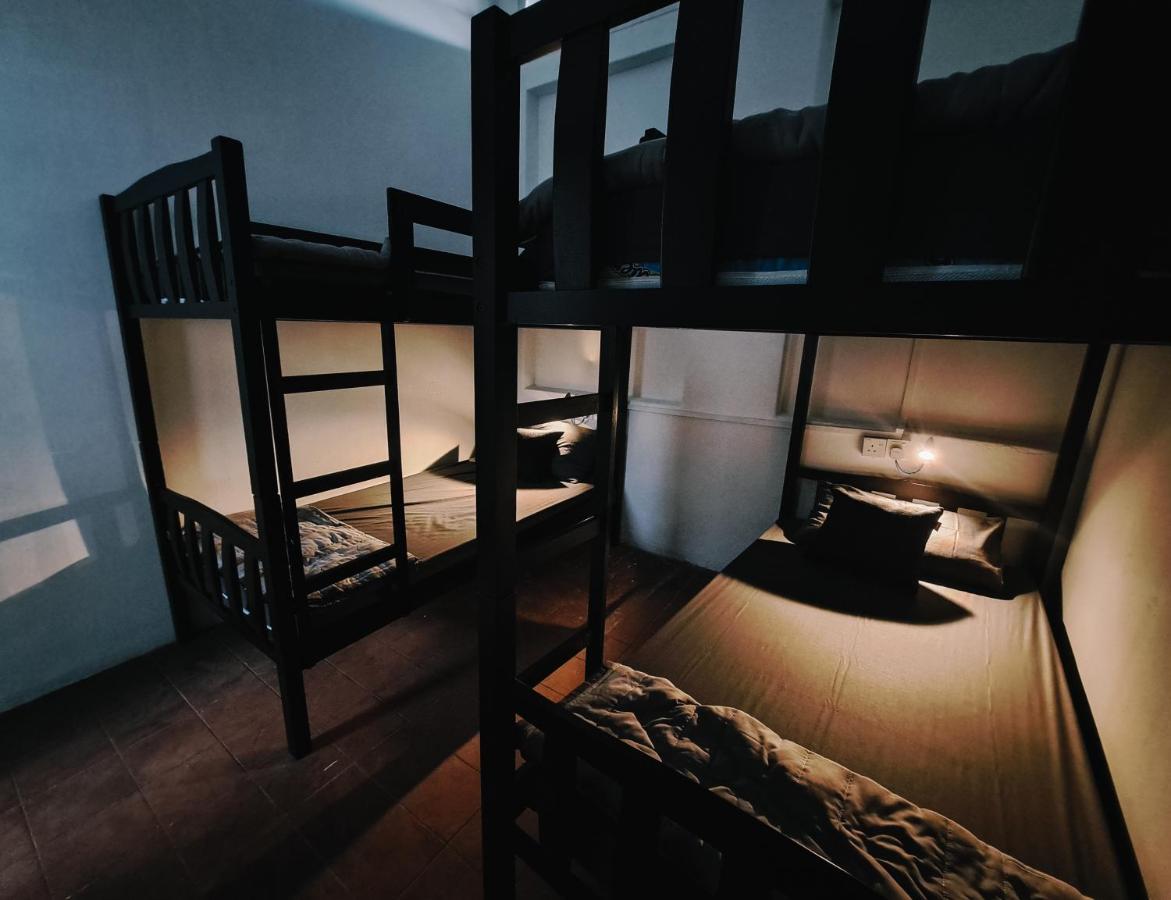 111 Hutton Lane Hostel Джордж Таун Екстериор снимка