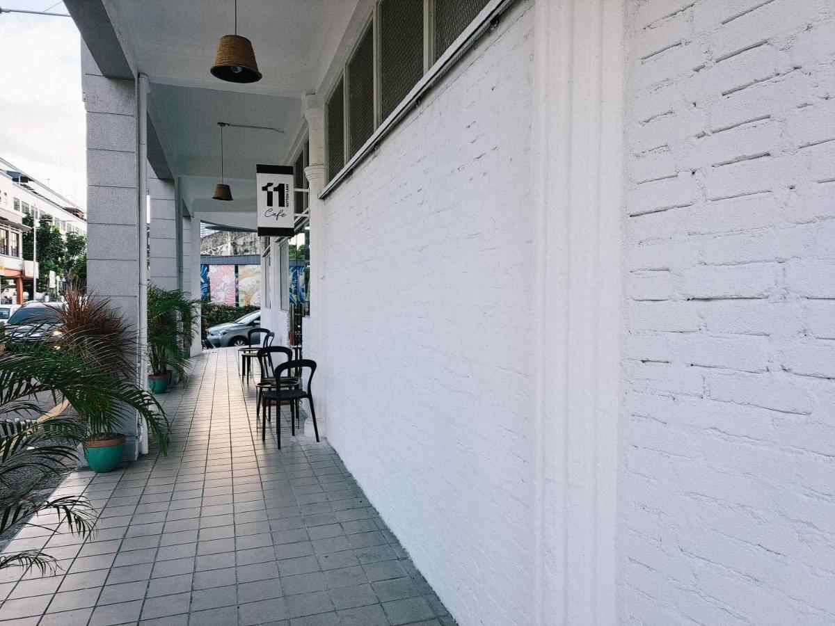 111 Hutton Lane Hostel Джордж Таун Екстериор снимка