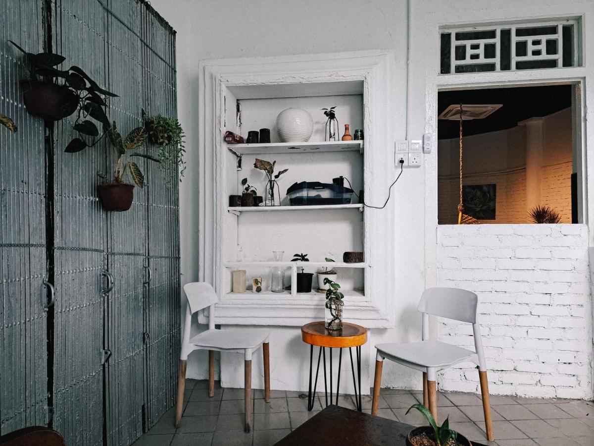 111 Hutton Lane Hostel Джордж Таун Екстериор снимка